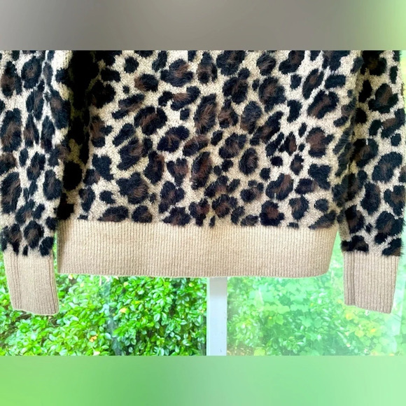 Ann Taylor LP women’s heavy furry cheetah print pullover Shoulder Button design. - Picture 5 of 7